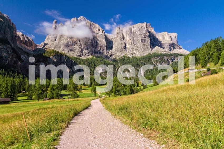 Dolomiti - footpath in Badia Valley